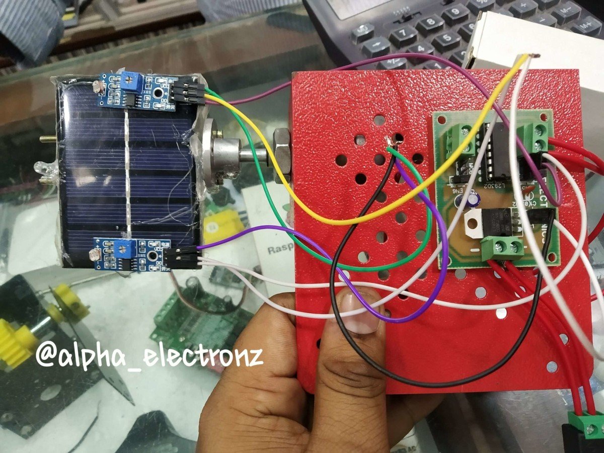 Solar Tracker without Arduino under 700 | project