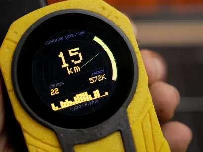 Flash Bee A Handheld Lightning Sensing and Ranging Device