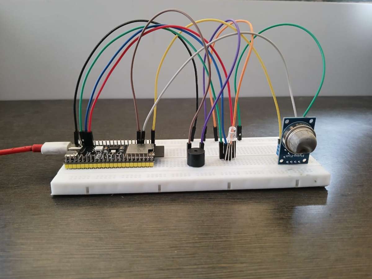 Smart Gas Leak Detector using ESP32 and Blynk | project