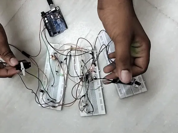 Neuromorphic Analog Spiking Neural Network with Servo Motor Control Using CD40106